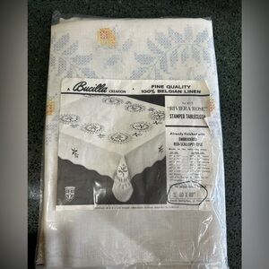Vtg Bucilla Riviera Rose Stamped Cross Stitch Tablecloth 60x80 w/3 Napkins READ